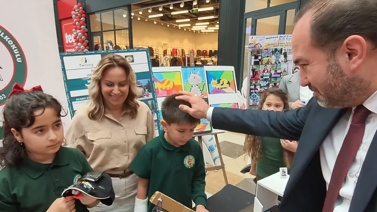 Bolu’da Cumhuriyet coşkusu ve bilim 14 Burda AVM’de buluştu