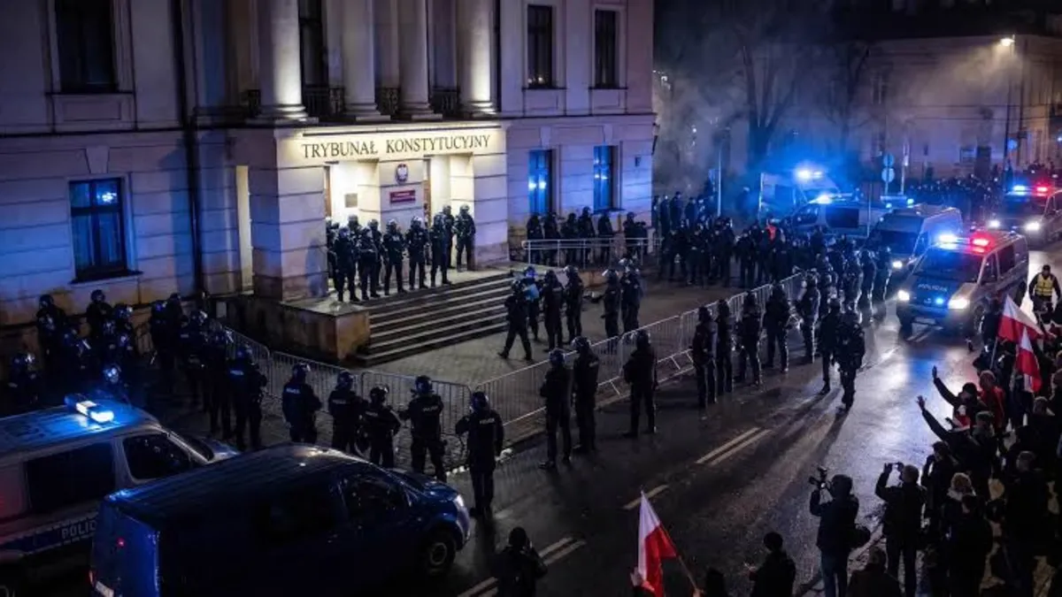 Polonya'da darbe girişimi iddiası: Anayasa Mahkemesi Başkanı açığa alındı! Halk sokağa davet edildi...