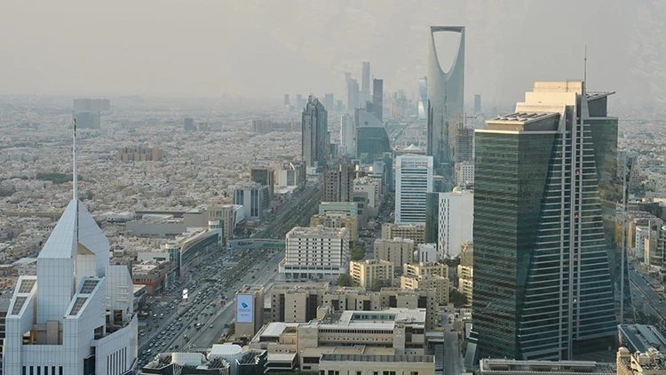 Suudi Arabistan'da alarm! 4 ayrı patlama duyuldu