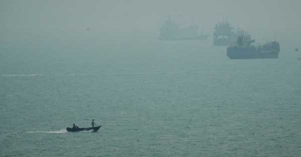 "Hürmüz Boğazı’nda 2 süper tanker mayına çarptı"