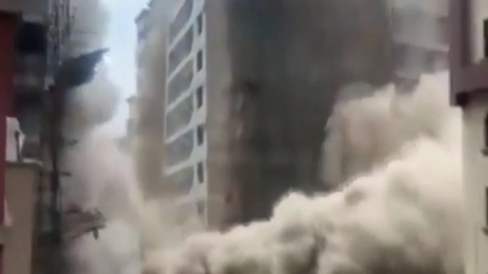 Kenya'da inşaat halindeki 12 katlı bina böyle çöktü | VİDEO İZLE
