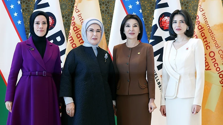 Esra Albayrak'tan Semerkant'ta yapay zeka ve çocuk uyarısı: Algoritmalar odağımıza ve verimize talip