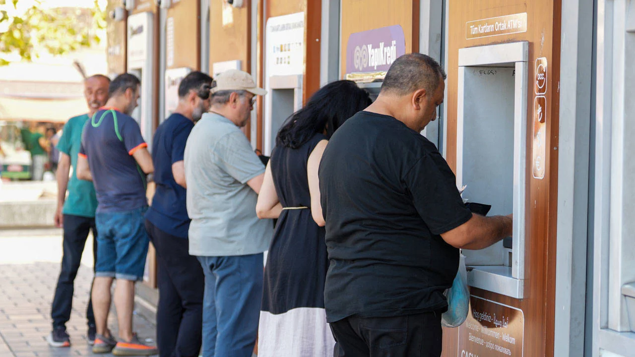 ATM’ler alarm veriyor: Nakit isteyen eli boş dönüyor