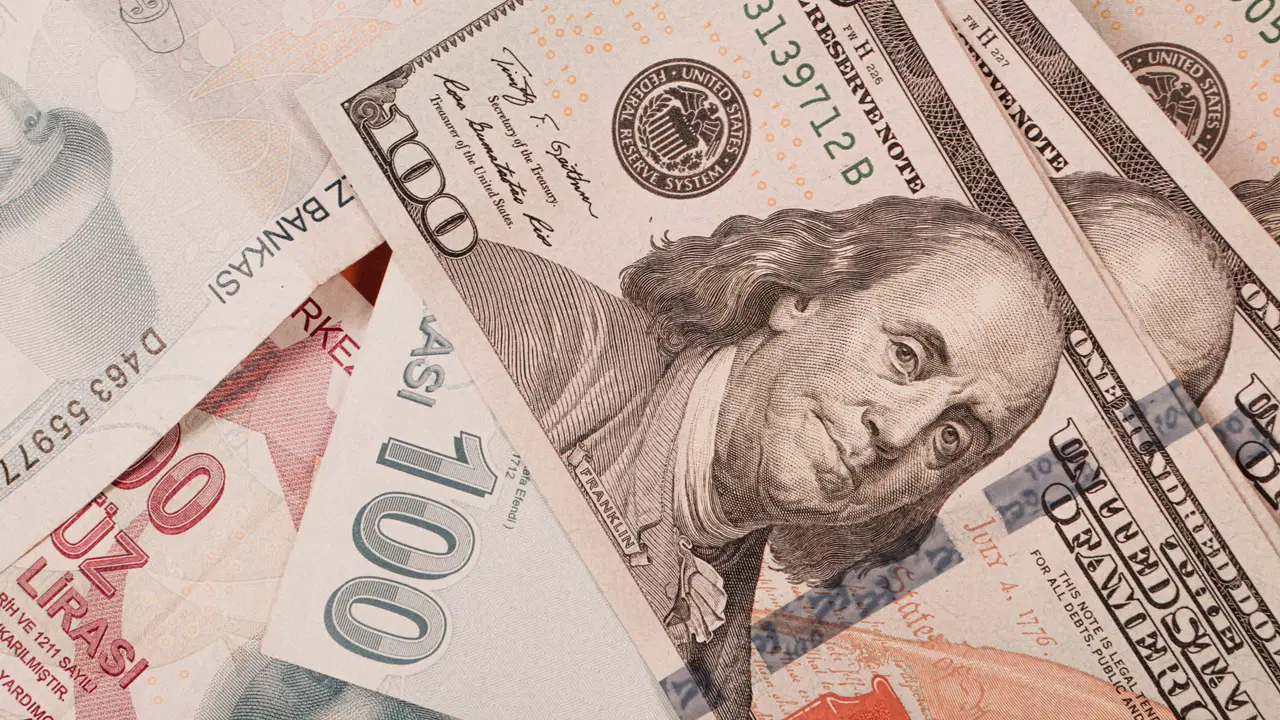 Dolar/TL'de yeni rekor: Dövizde yükseliş hız kesmiyor