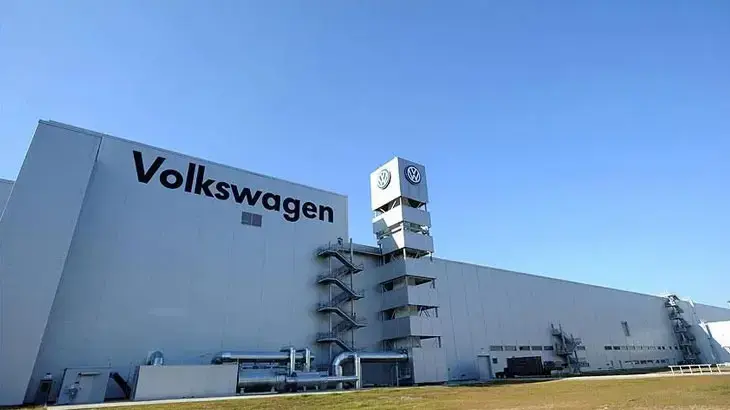 Volkswagen'de kriz sürüyor! Çalışanlardan 'hafta sonu greve gideriz' tehdidi