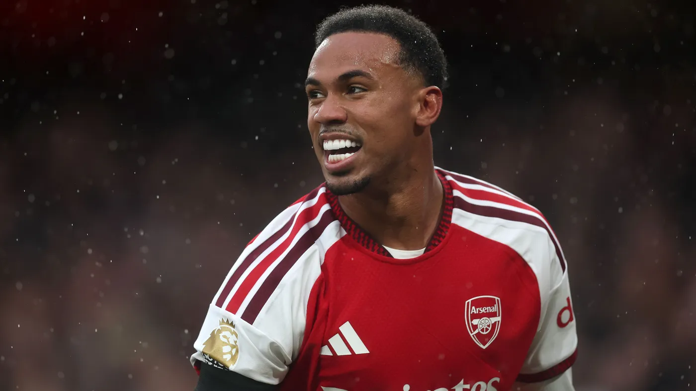 Van Dijk'ı geride bıraktı: Gabriel savunmanın göbeğinden forvetlerle yarışıyor