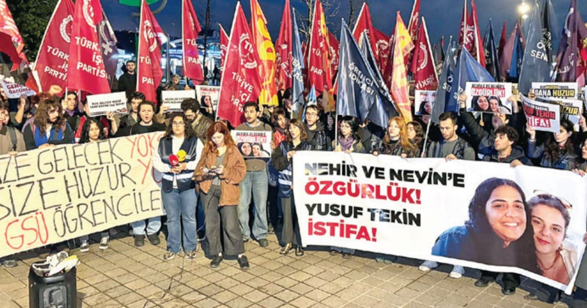Her üniversiteye aynı pankart asılıyor