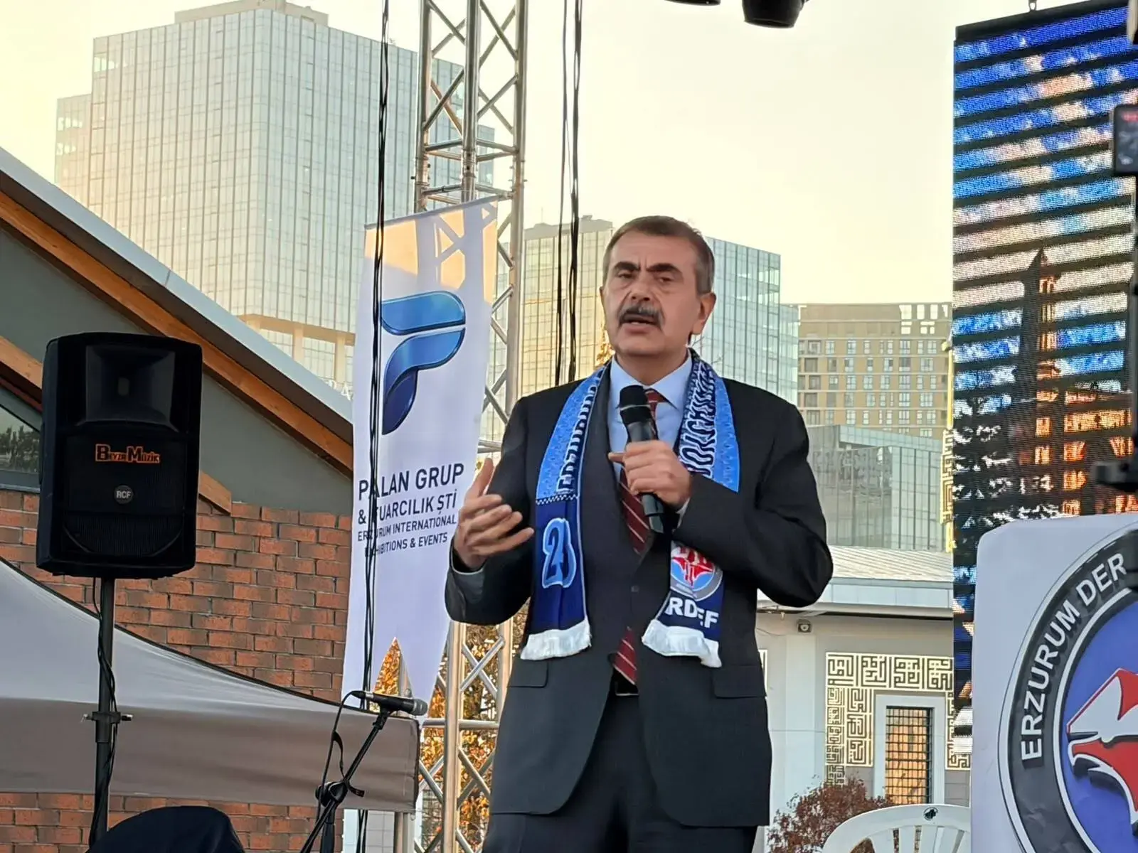 Bakan Tekin: Çocuklarımızın şiddetle ilgili algılarında sosyal medyanın çok önemli etkisi olduğunu görüyoruz