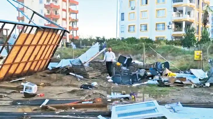 Hortum yine konteyner parçaladı