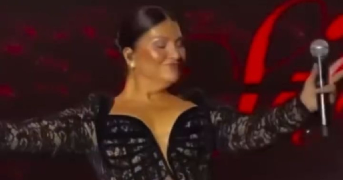 Evlenmekten vazgeçtiği iddia edilmişti: Sibel Can'ın sahne şovu gündem oldu