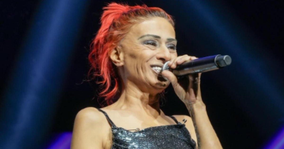 Yıldız Tilbe bankada unuttuğu parasını kese kese dağıttı