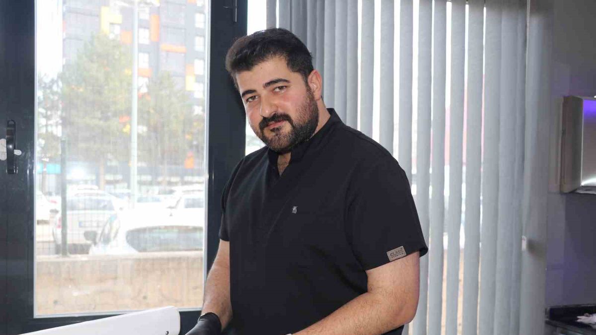 Hastaları neden Sivas'taki diş hekimiyle fotoğraf çektiriyor?