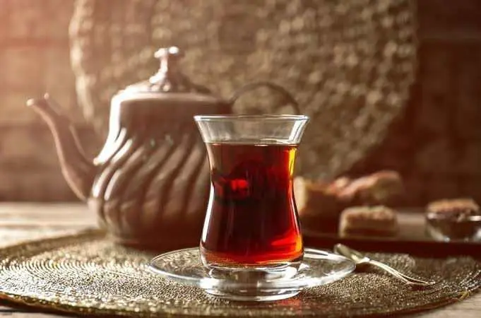 Çaydan vazgeçemeyenlere iyi haber! Meğer kalp ve damar sağlığına faydası bitmek bilmiyormuş