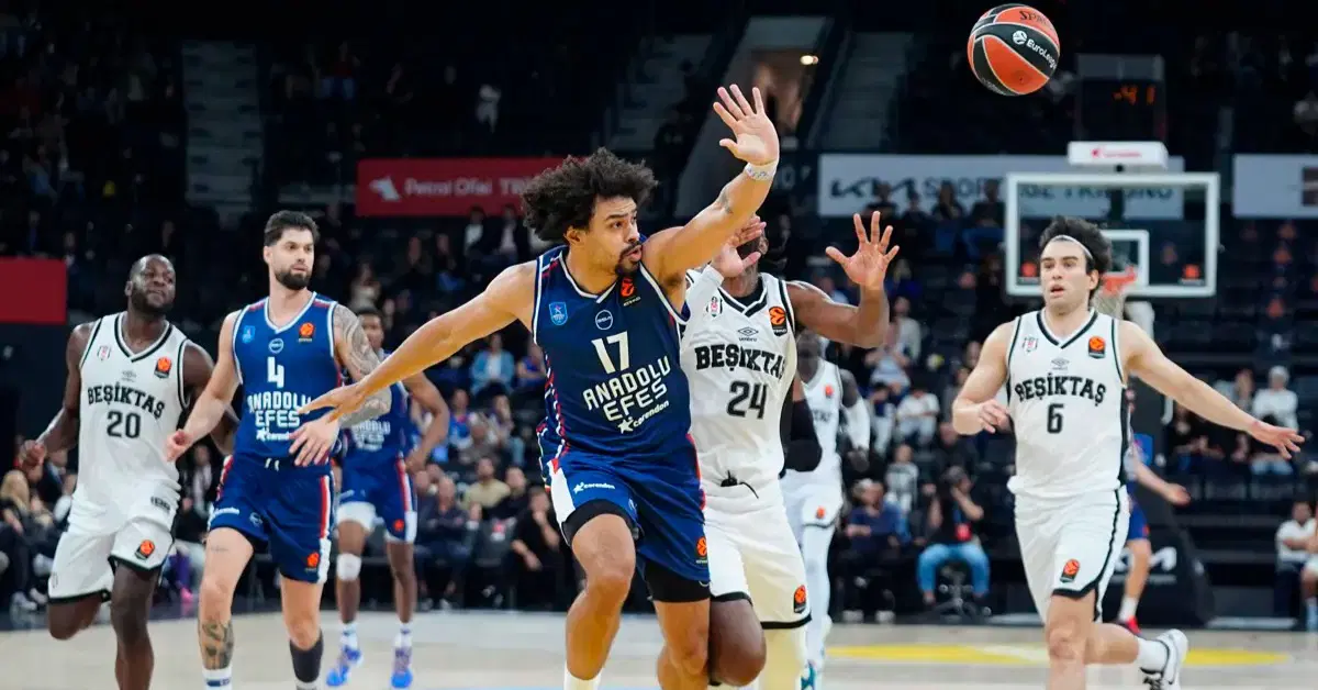 EuroLeague'deki Türk gecesinde Anadolu Efes, Beşiktaş'ı yendi