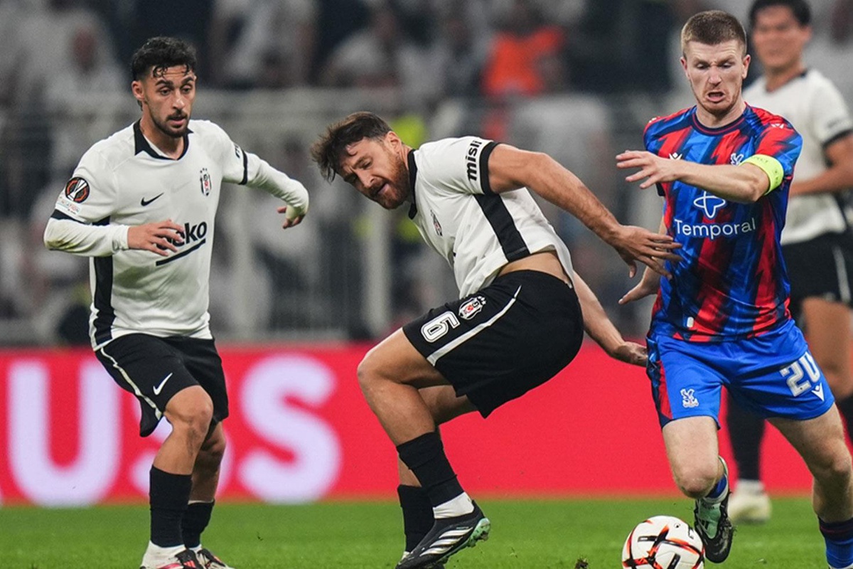 Beşiktaş taraftarından Kartal Kayra'ya tepki