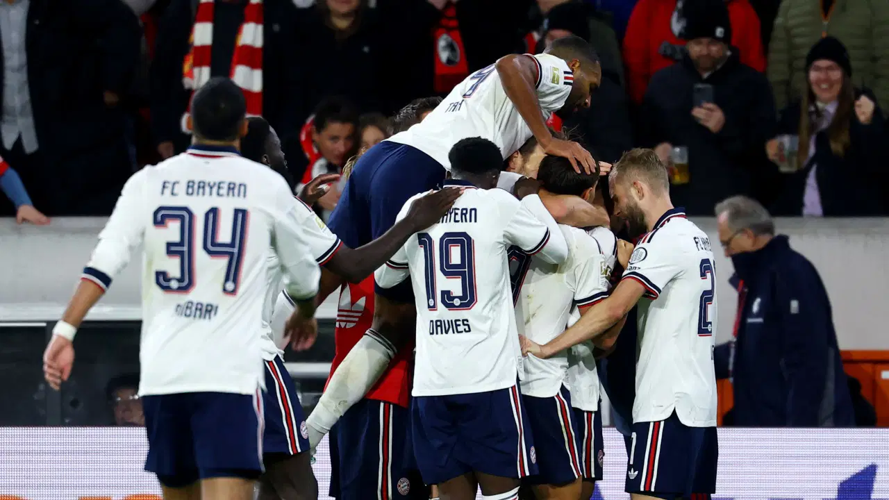 Bayern Münih Bundesliga'da liderliği üç golle aldı!