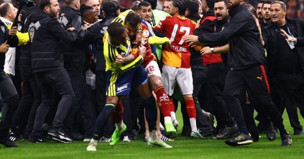 Galatasaray-Fenerbahçe'nin disiplin sevkleri açıklandı! Abdülkerim Bardakcı ve Archie Brown PFDK'da