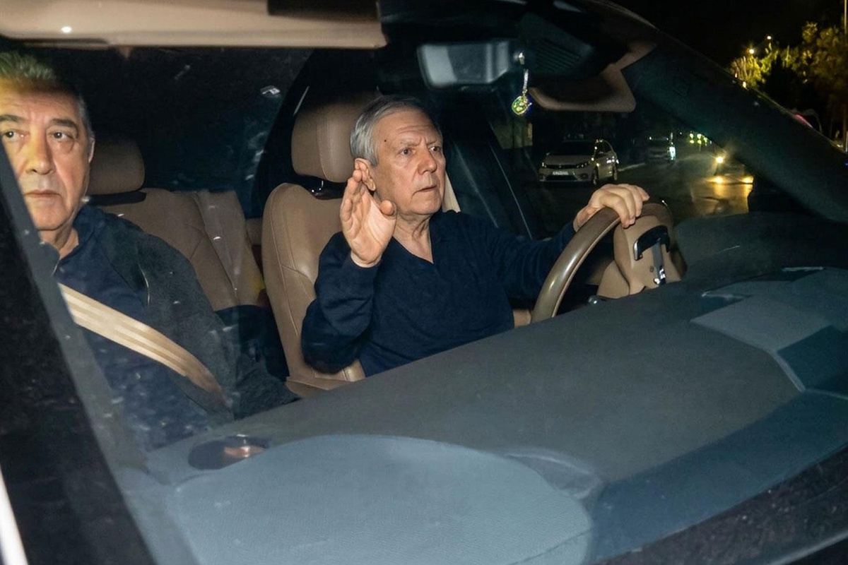 Aziz Yıldırım canlı yayında kaza yaptı