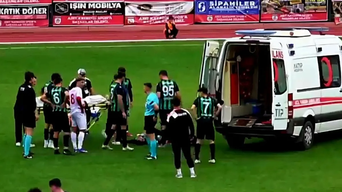 90+3. dakikada aniden yere yığıldı! Amatör ligde korkutan anlar