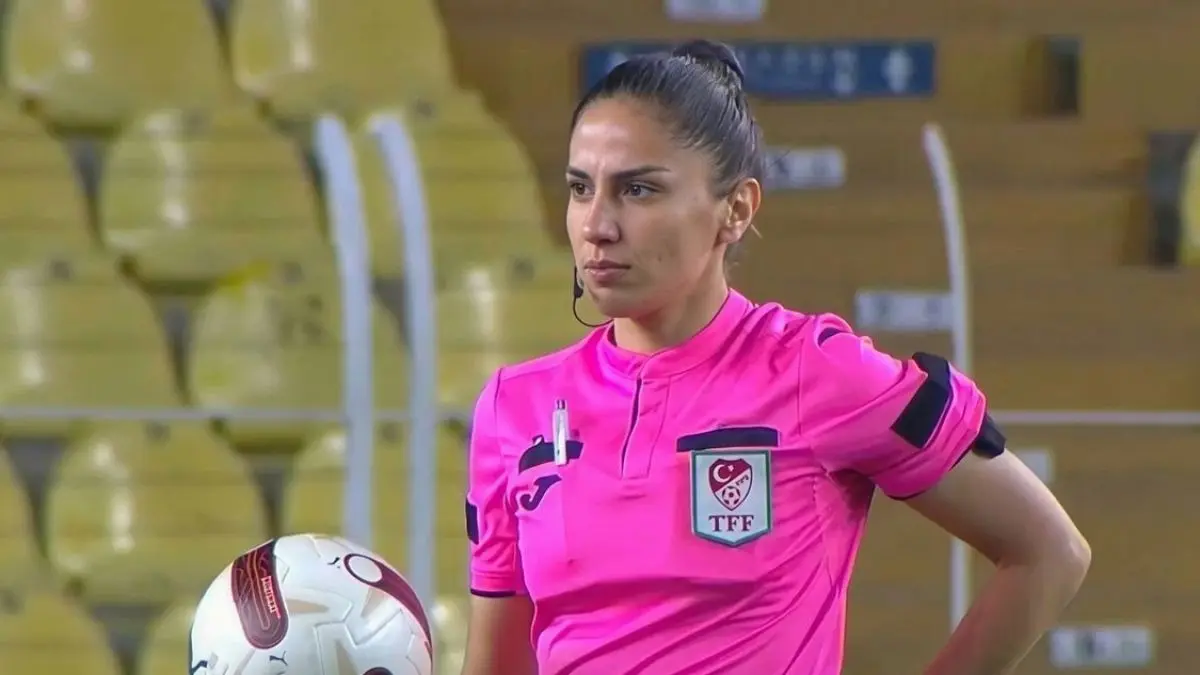 Tartışmalı kararlarıyla gündem olan FIFA kokartlı hakem Asen Albayrak'a MHK'den flaş ceza - Tff 1. Lig