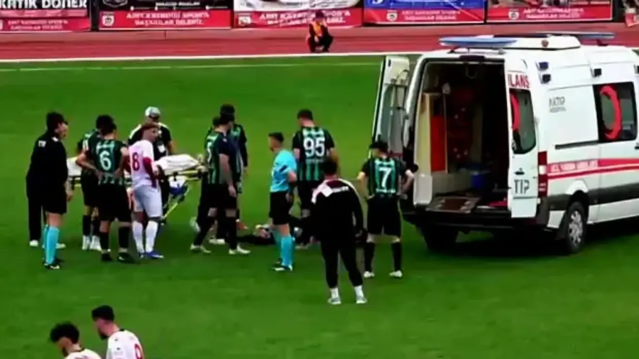 Yeşil sahada korku dolu anlar! Kalp krizi geçiren futbolcu hastaneye kaldırıldı