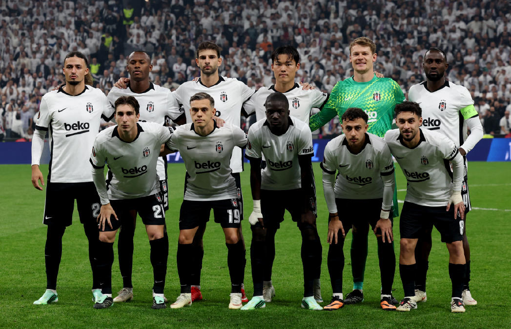 Beşiktaş'ta sakatlık: İlk yarıda oyundan çıktı