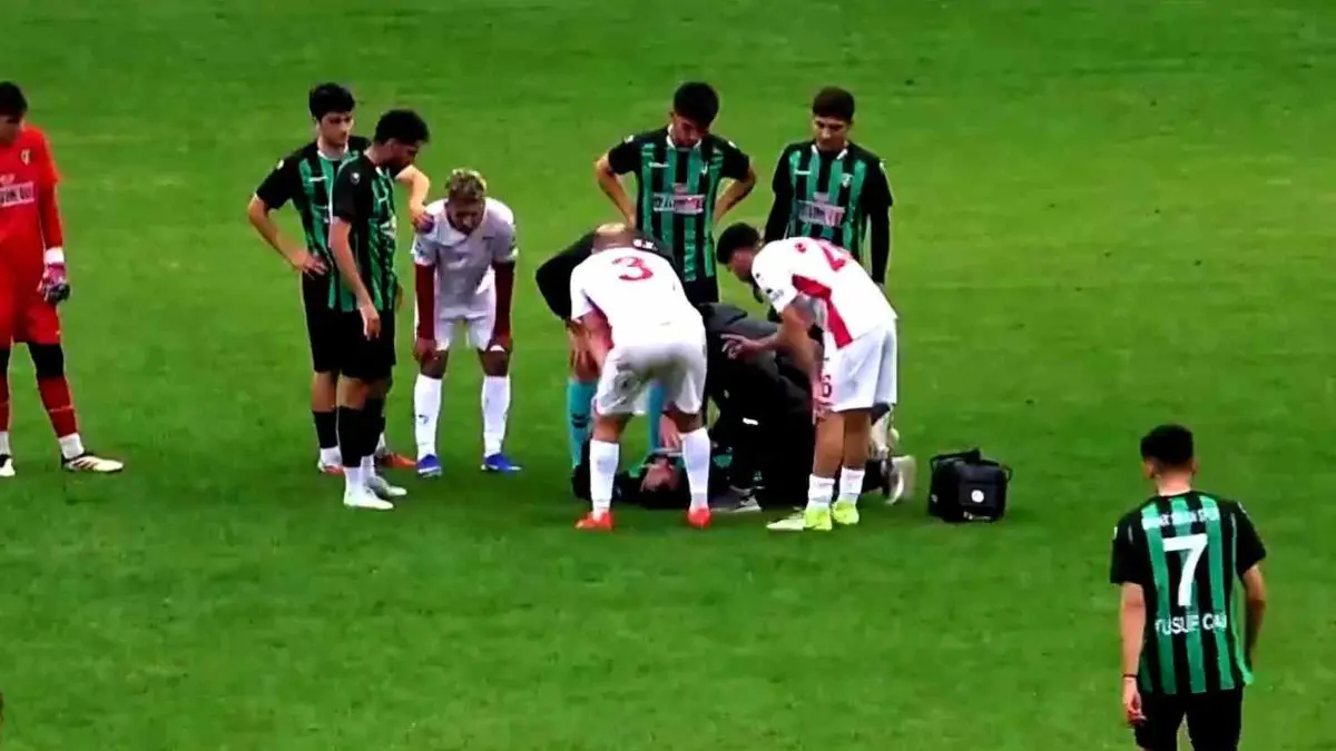 Maçın son dakikalarında fenalaşan futbolcu kalp krizi geçirdi - Tff 1. Lig