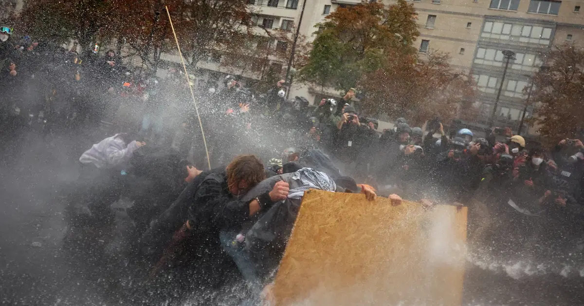 Avrupa'da sokaklar hareketli. Fransa, İspanya ve İtalya'da protestolara polis müdahalesi