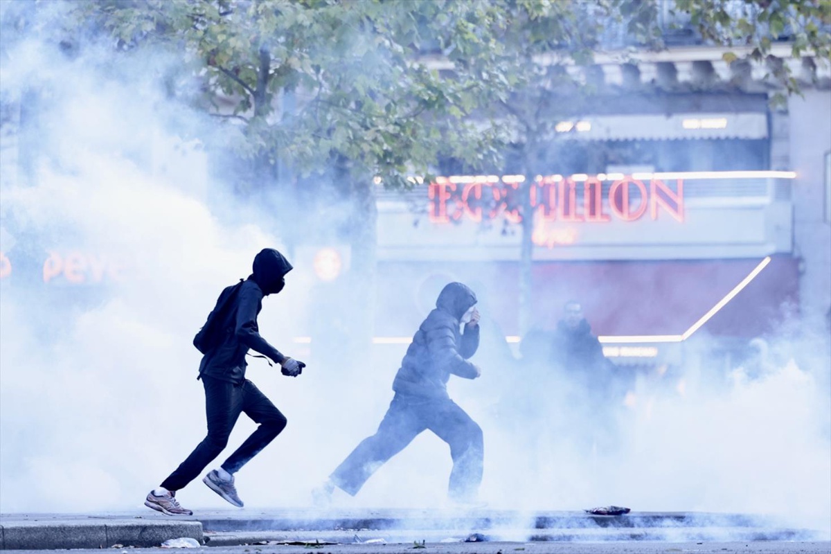 Fransa'da yeni protestolar öncesi alarm! Askerler sahaya iniyor