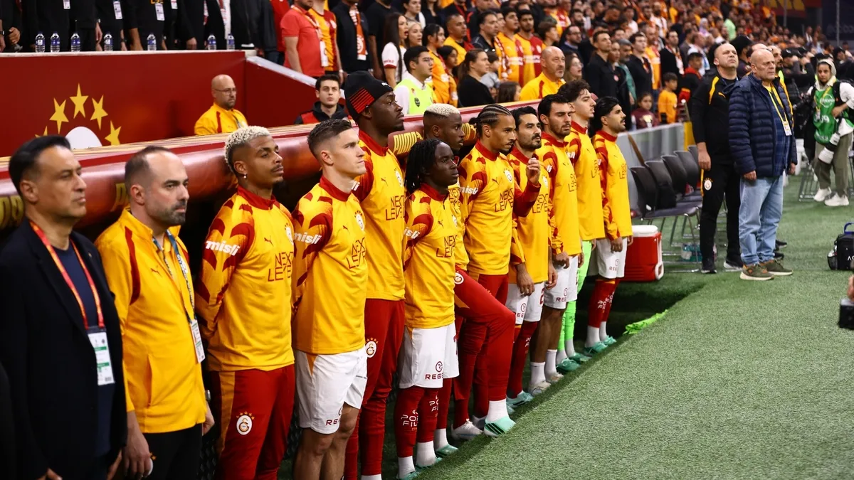 Galatasaray'da Okan Buruk'tan radikal karar! Fenerbahçe karşısında ilk 11'de olacak