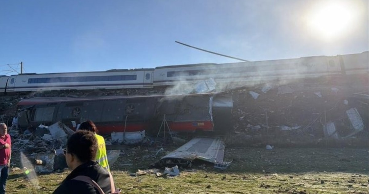 İspanya'da iki hızlı tren kafa kafaya çarpıştı: Çok sayıda yaralı var