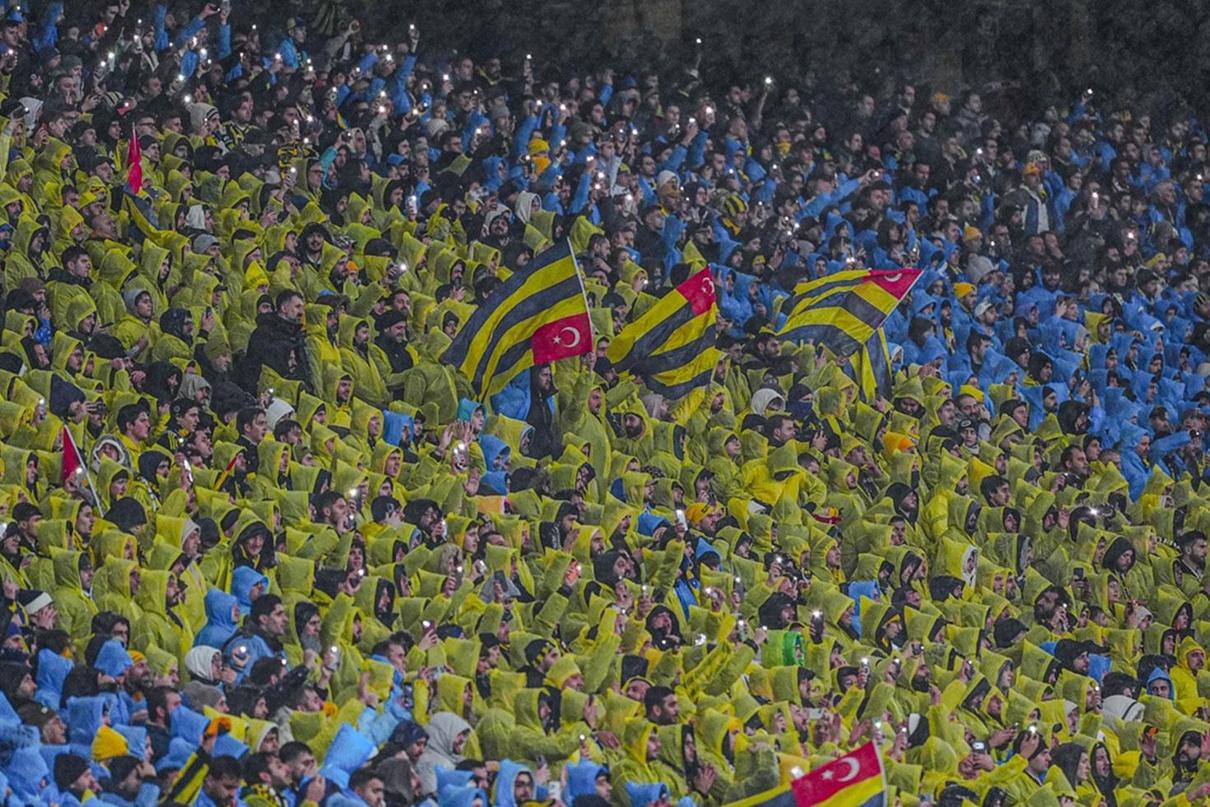 Bu akşam maça gidecek Fenerbahçeli taraftarlar büyük bir sürprizle karşı karşıya