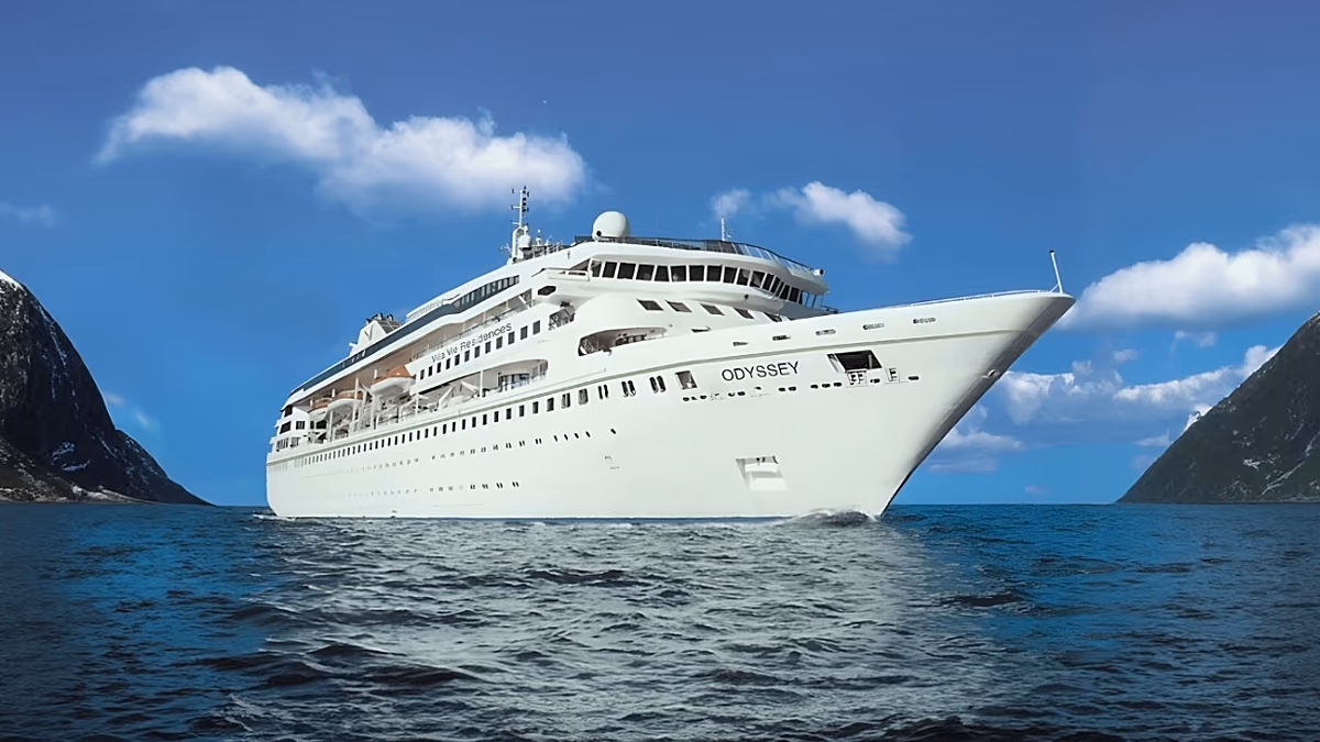 Ömür boyu cruise yolculuğu yapan 200 yolcu Kamboçya'da mahsur