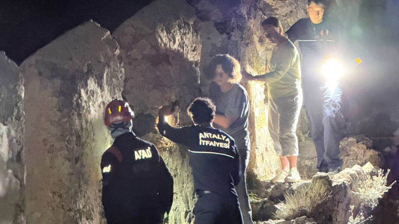 Antalya'da Alanya Kalesi'ne çıkan 3 Rus turist mahsur kaldı