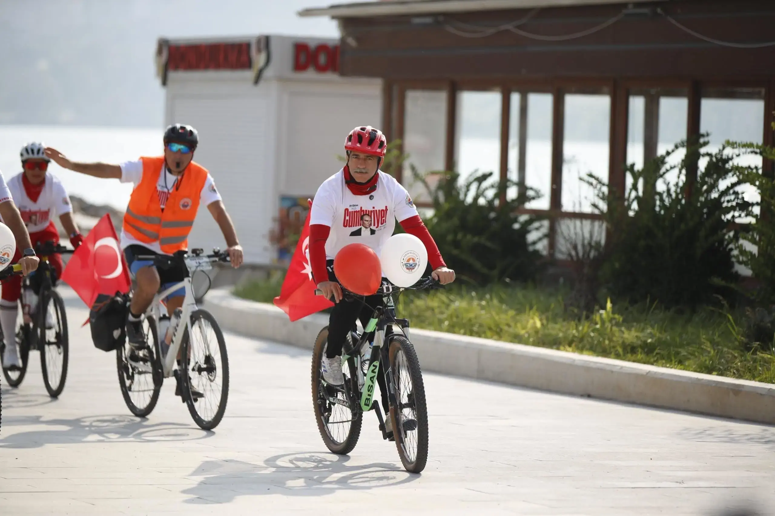 Gemlik’te Cumhuriyet için pedal çevirdiler